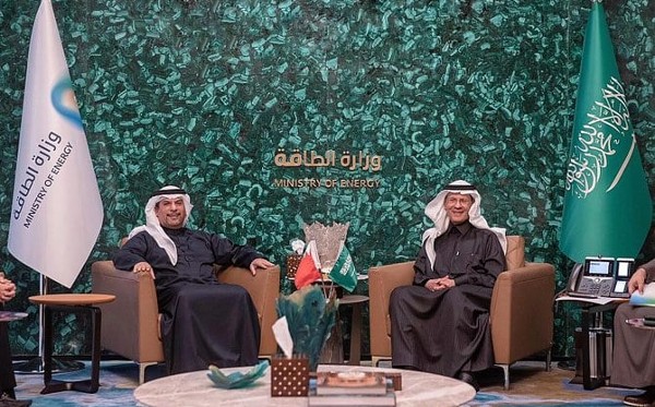 Saudi energy minister meets Bahraini minister of oil and environment
